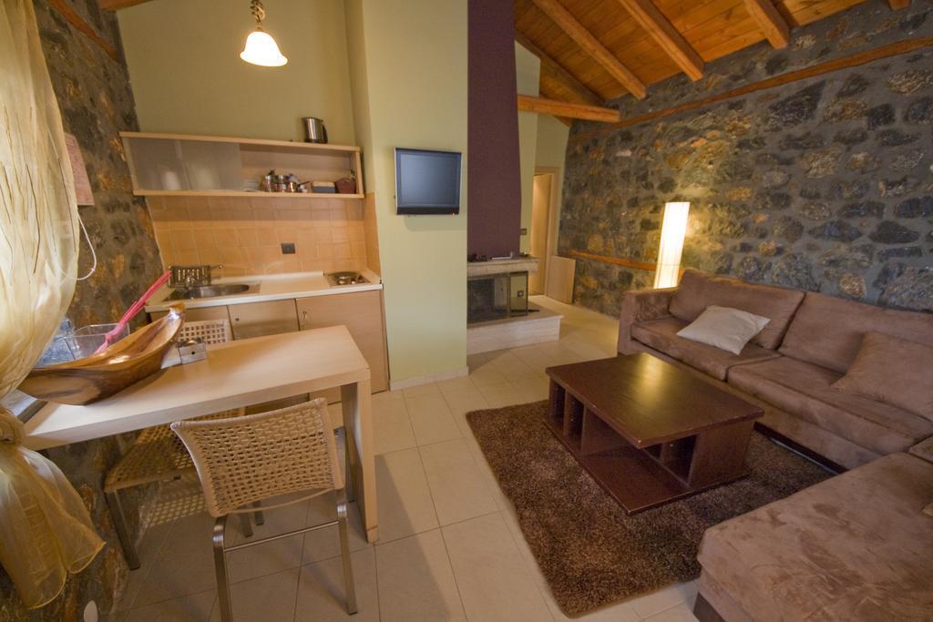 Onar Guesthouse Палеос Агиос Атанасиос Екстериор снимка